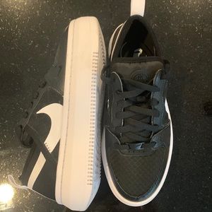 Like new Nike court vision alta